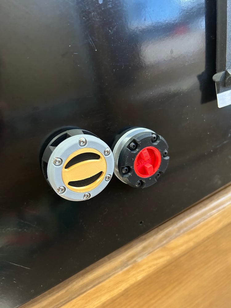 Locking Hub Fridge Magnet
