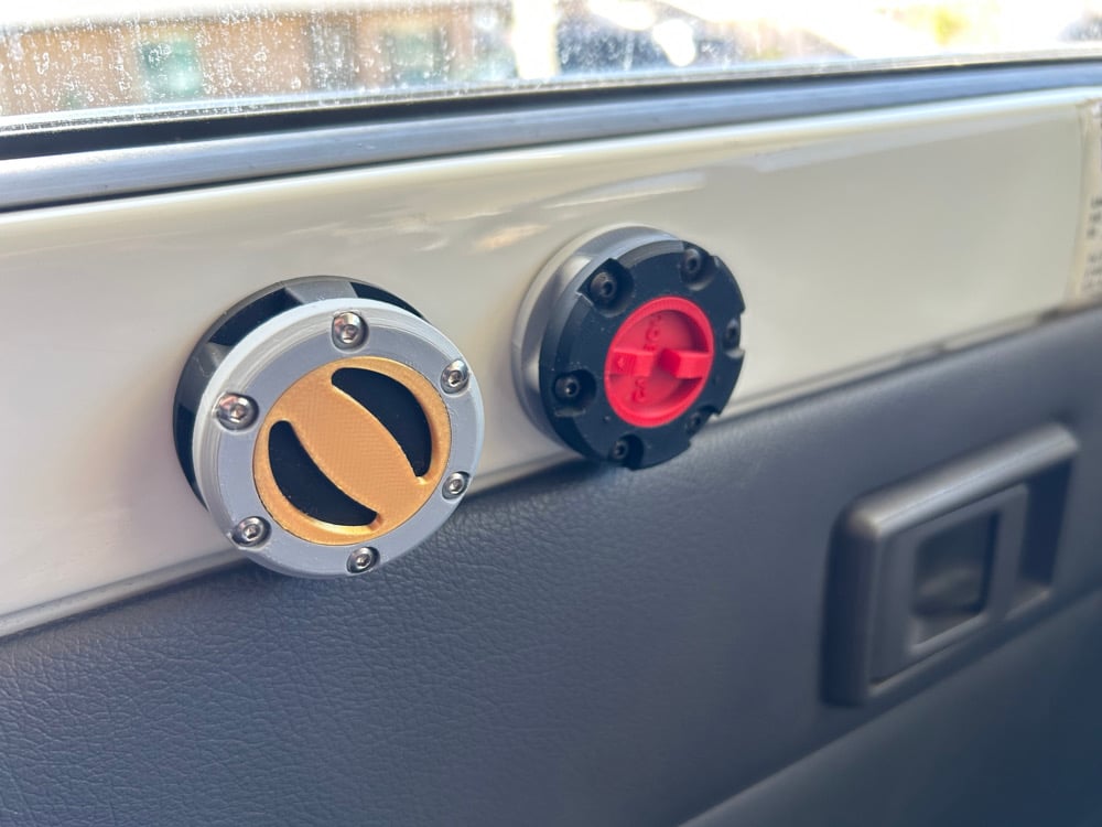 Locking Hub Fridge Magnet